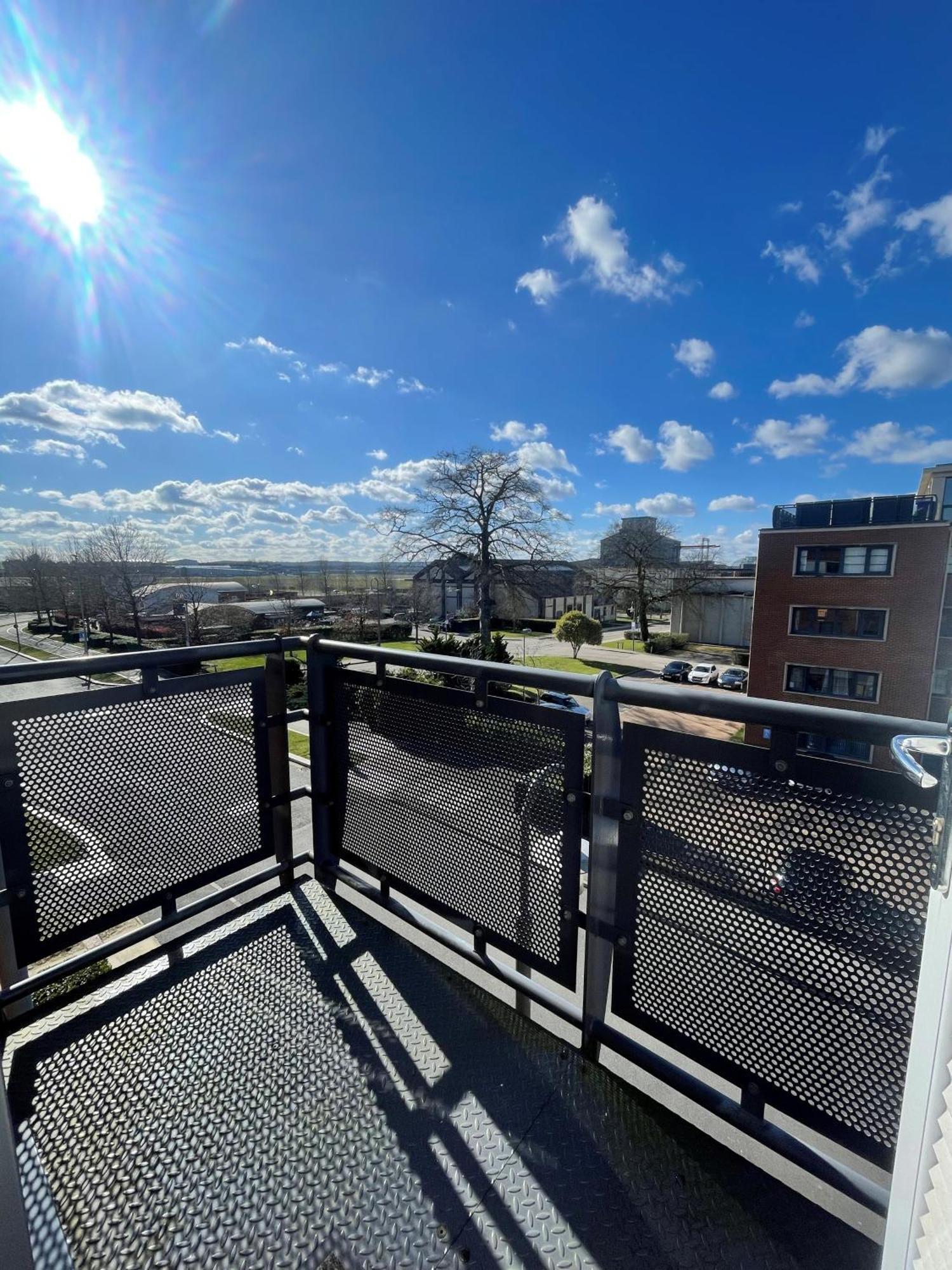 Blue Sky Apartments @Wallis Square, Farnborough Farnborough  Eksteriør bilde