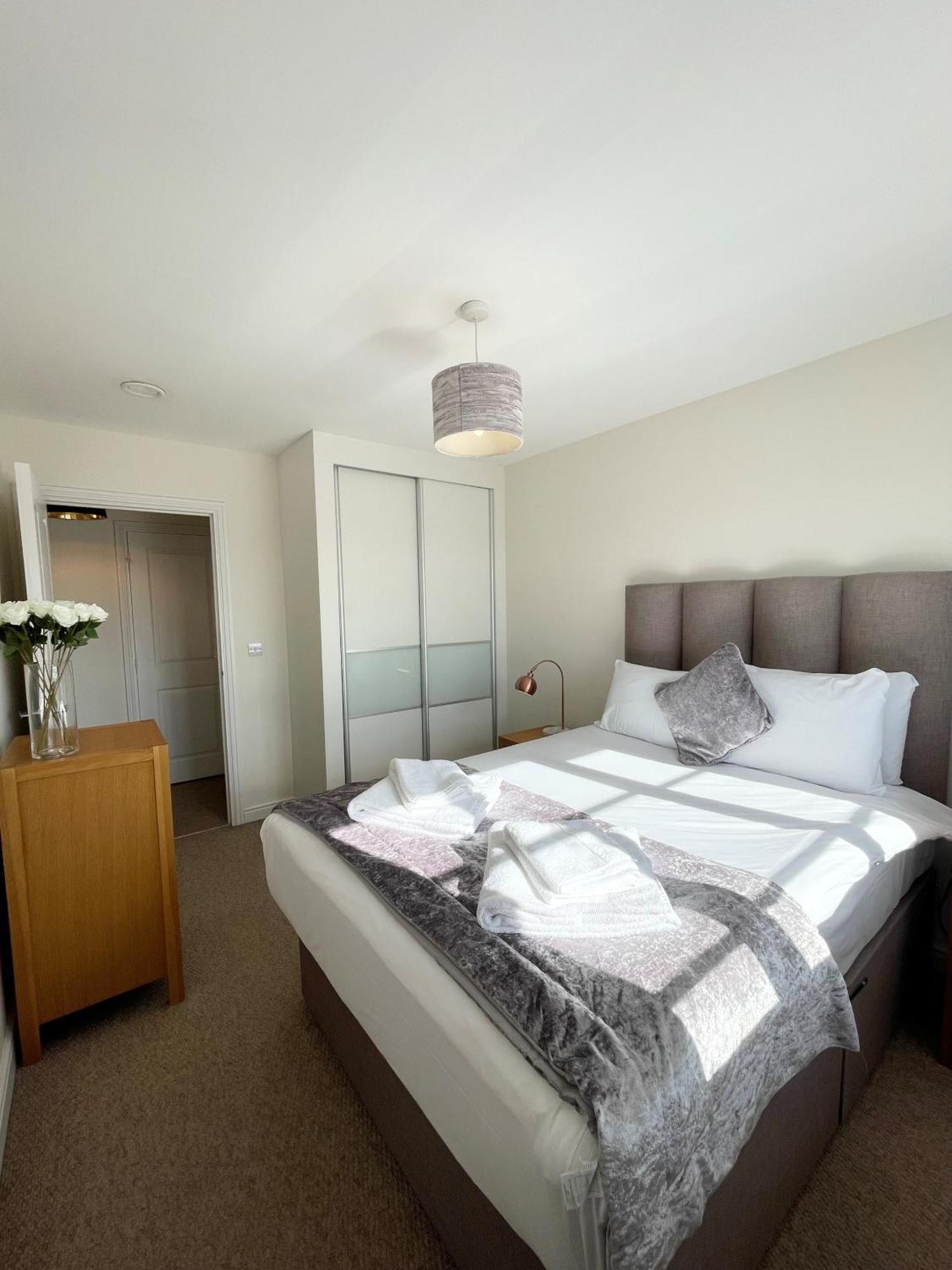Blue Sky Apartments @Wallis Square, Farnborough Farnborough  Eksteriør bilde