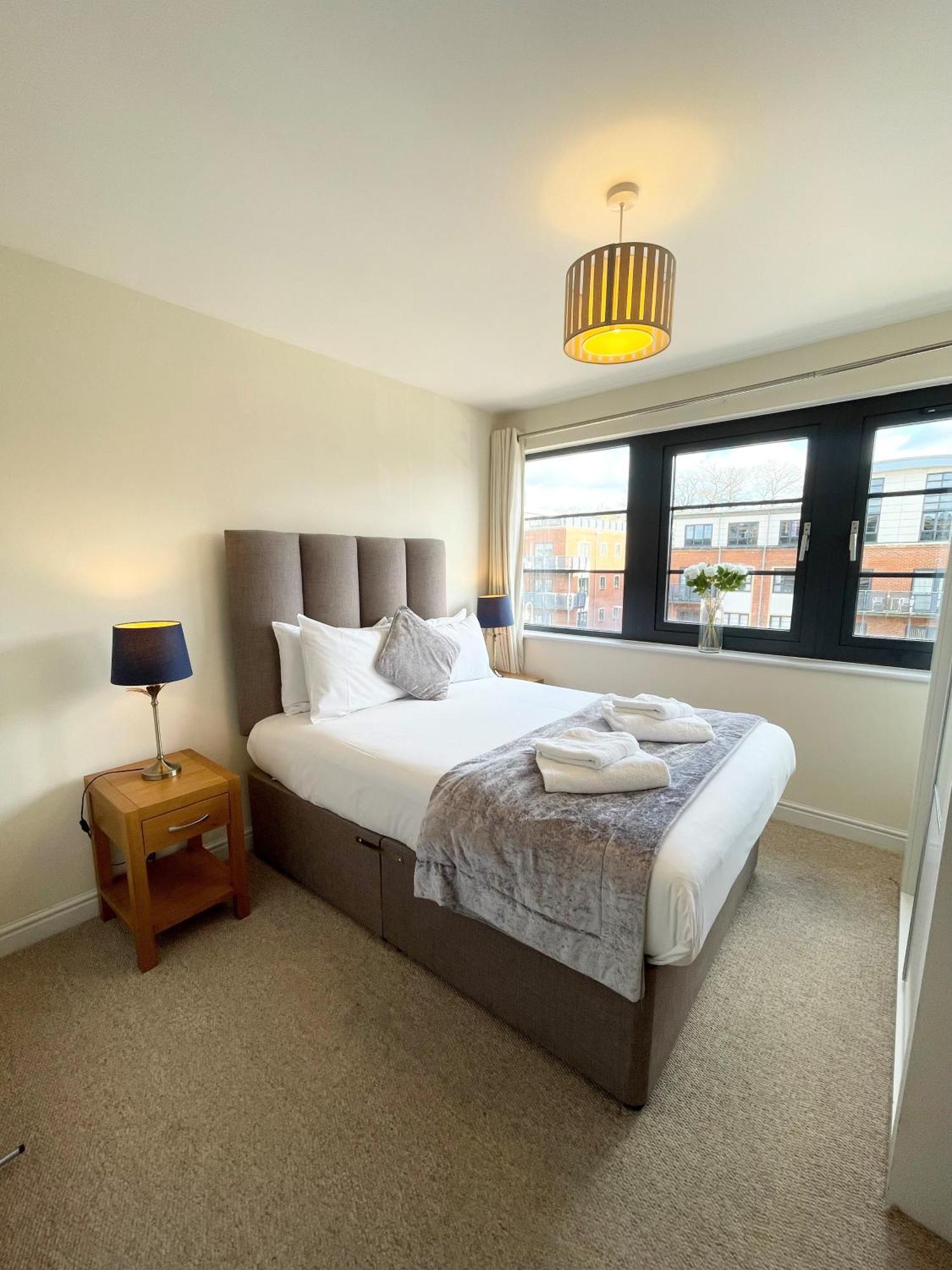 Blue Sky Apartments @Wallis Square, Farnborough Farnborough  Eksteriør bilde