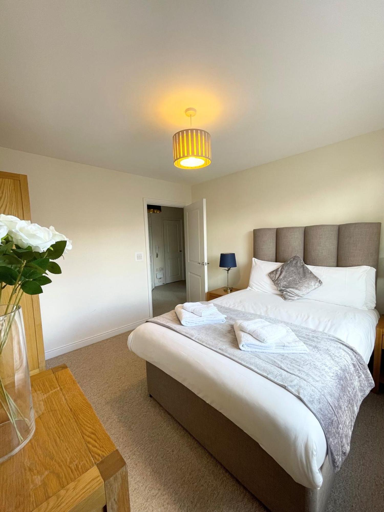 Blue Sky Apartments @Wallis Square, Farnborough Farnborough  Eksteriør bilde