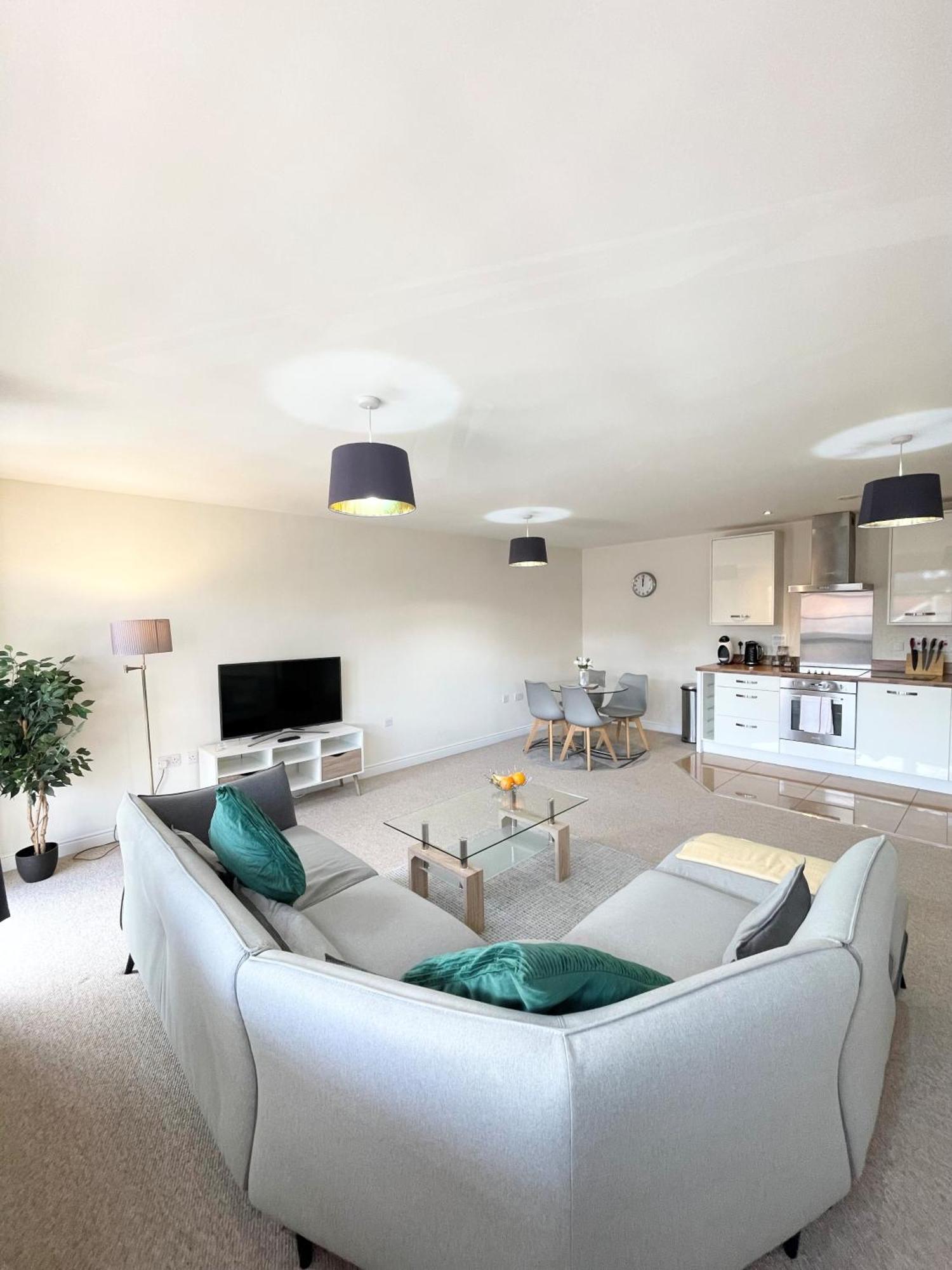 Blue Sky Apartments @Wallis Square, Farnborough Farnborough  Eksteriør bilde